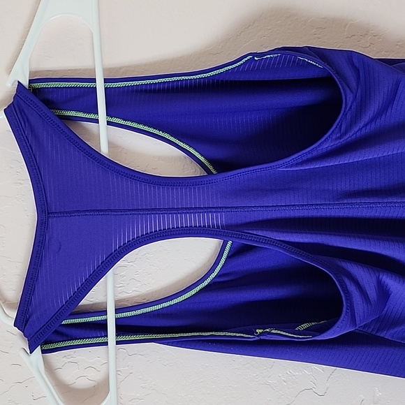 Old Navy Active Top Size: XS - Picture 8 of 16